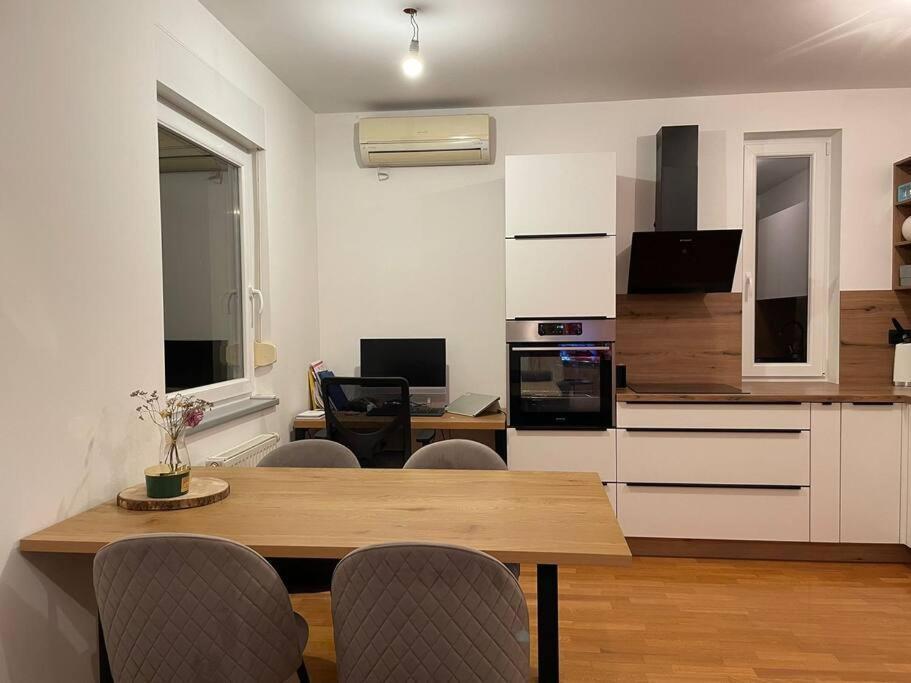 Ferienwohnung Mely Rose Laibach Exterior foto